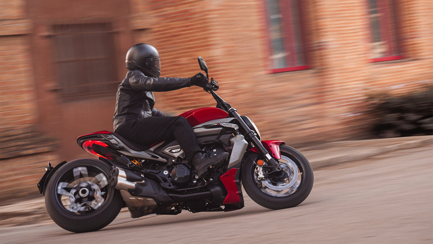 XDiavel V4