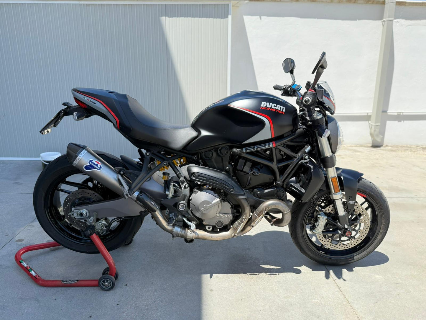 DUCATI Monster 821 Stealth