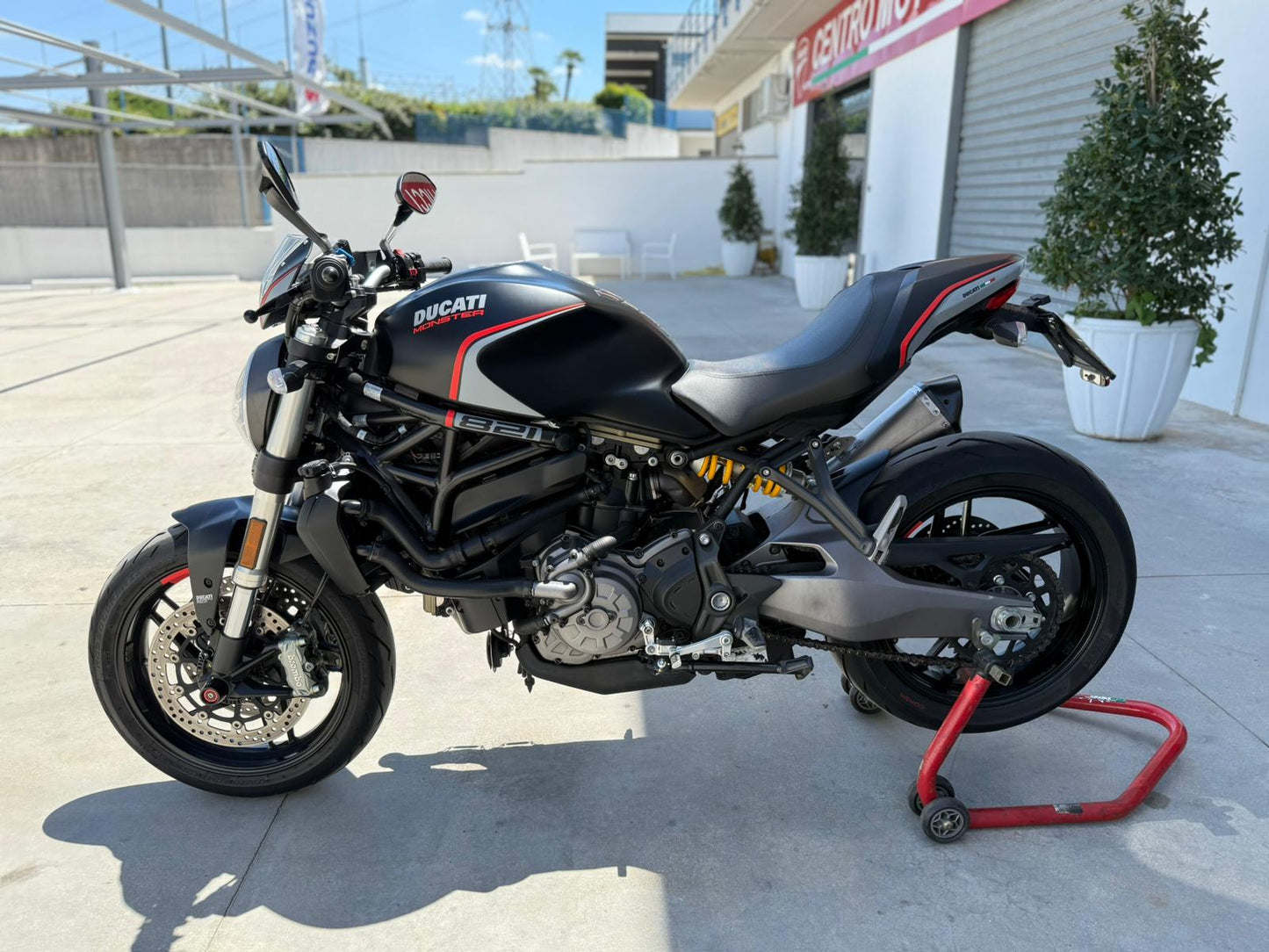 DUCATI Monster 821 Stealth