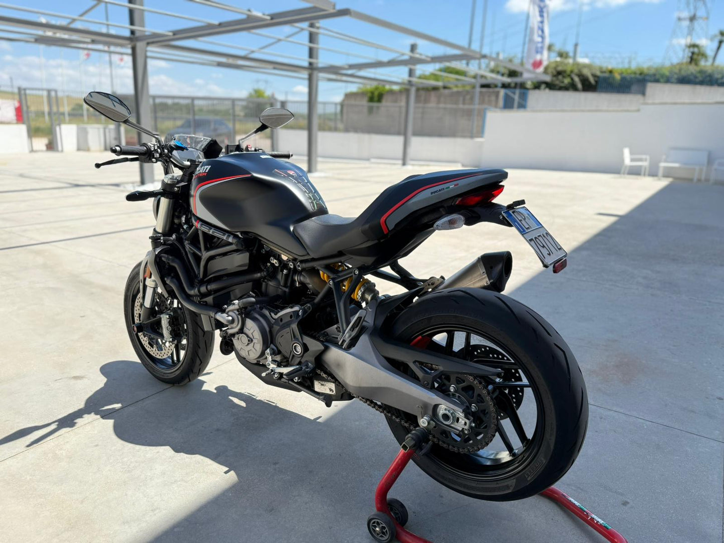 DUCATI Monster 821 Stealth