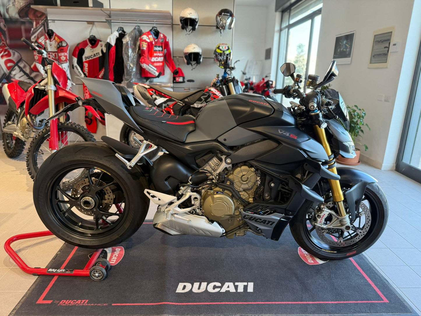 DUCATI STREETFIGHTER V4 S