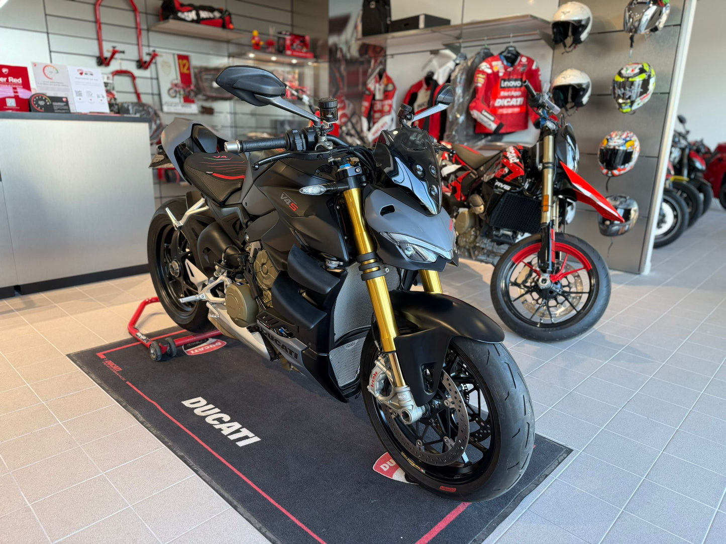 DUCATI STREETFIGHTER V4 S
