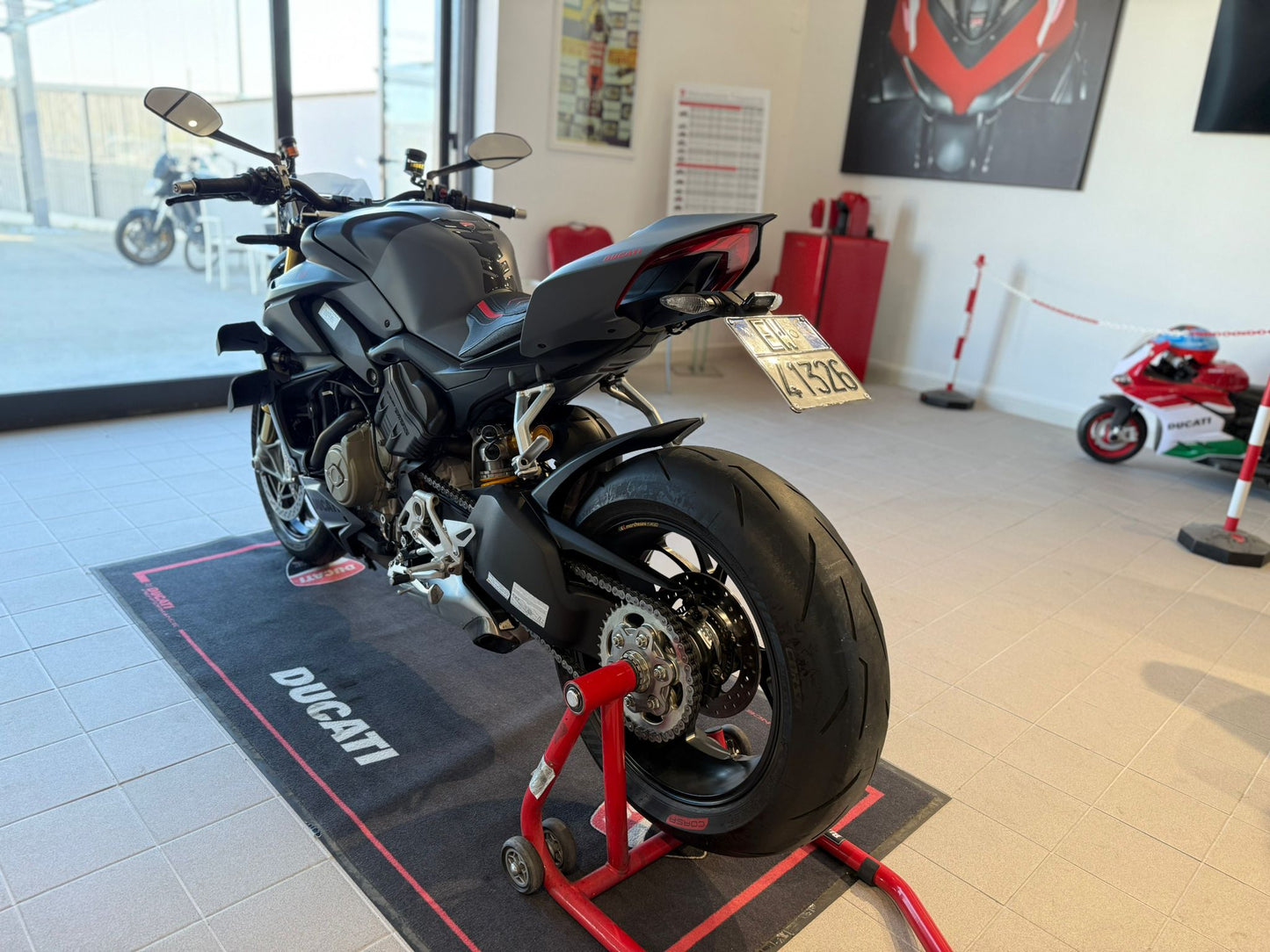 DUCATI STREETFIGHTER V4 S
