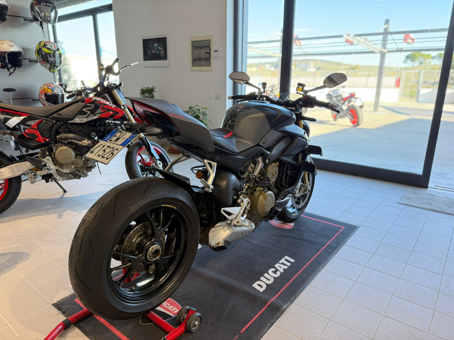 DUCATI STREETFIGHTER V4 S
