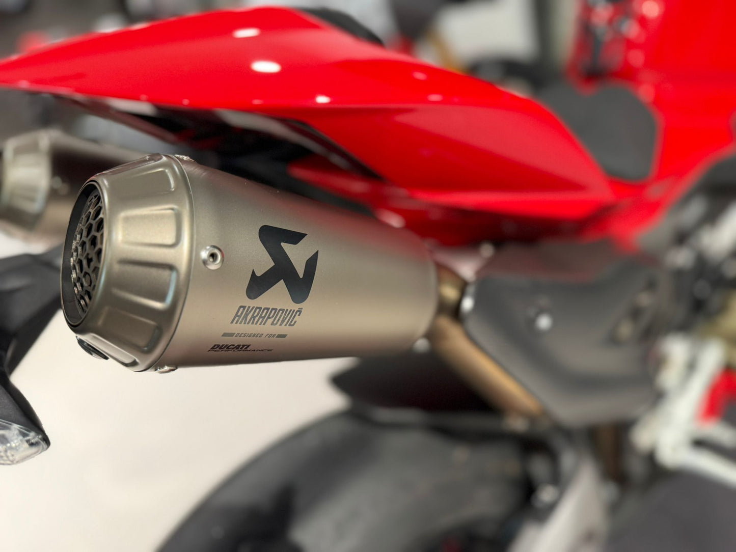 DUCATI PANIGALE V4 MY 2025 FULL AKRAPOVIC