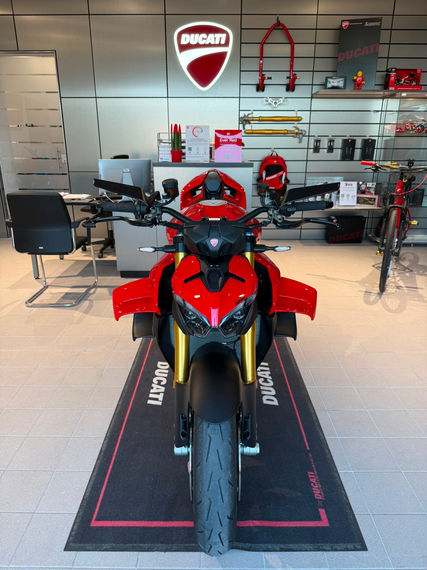 DUCATI STREETFIGHTER V4 S SOLI 800 KM