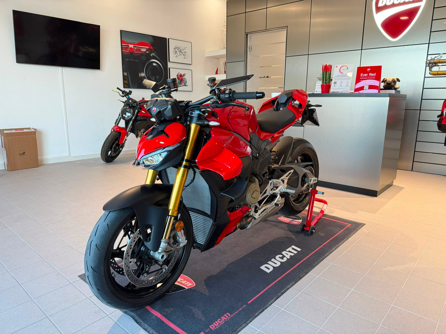 DUCATI STREETFIGHTER V4 S SOLI 800 KM